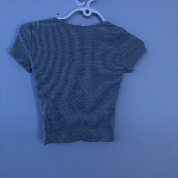 Grey front tye cropped tshirt! - Picture 2 of 2